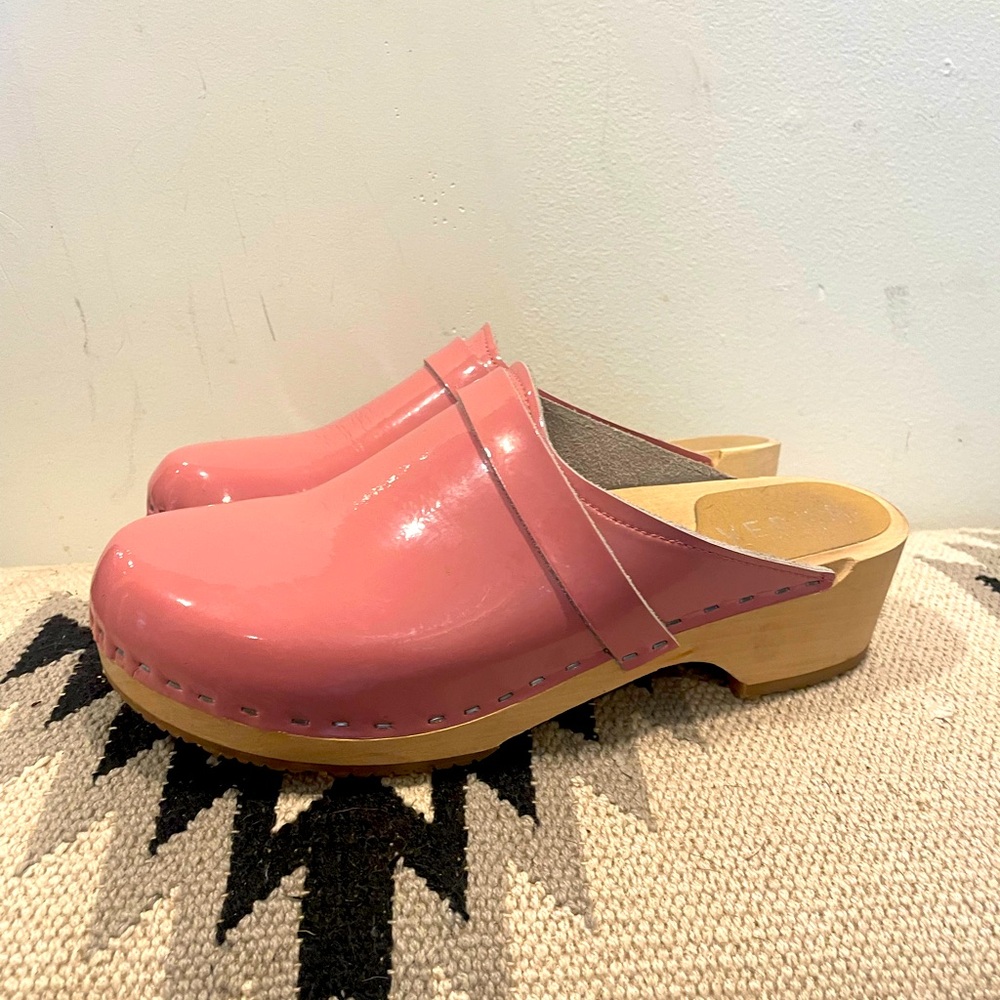 VERKA Patent Leather/wood clogs. Pink. 42 (US 11-11.5)